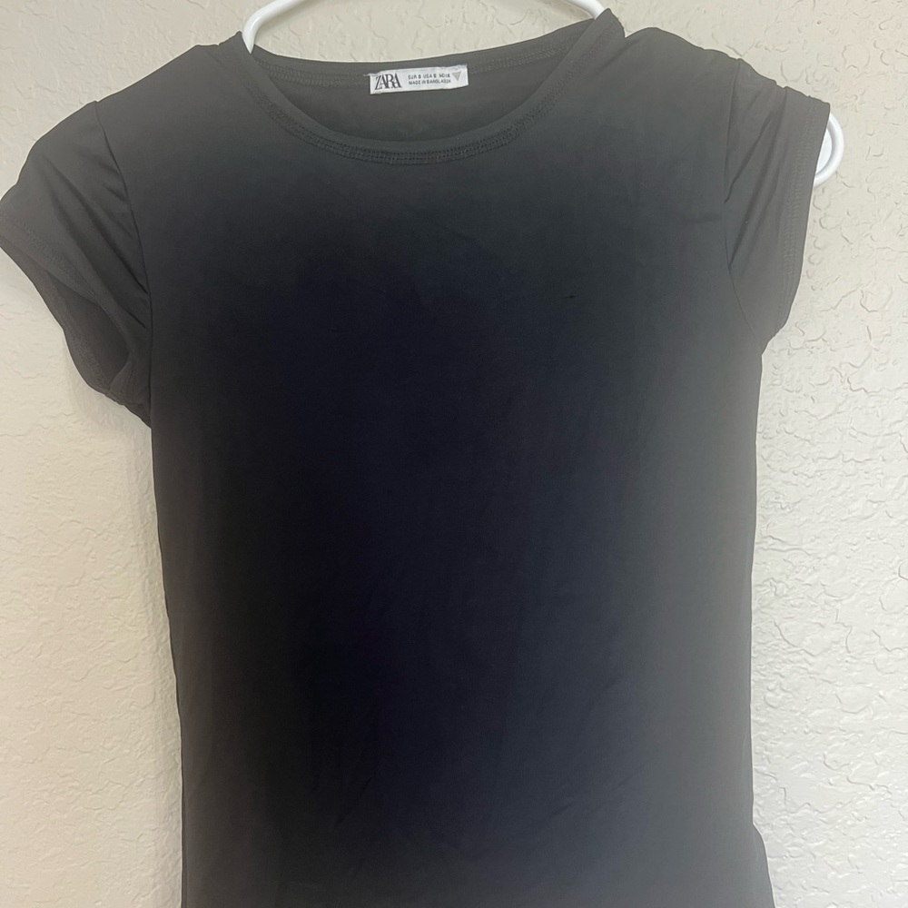 Zara Black Fitted Short Sleeve Tee
Caja 9